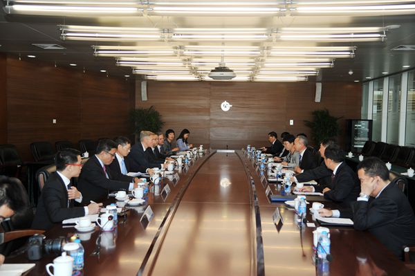 劉健會見殼牌大項目和技術總裁貝戈曼(圖1)