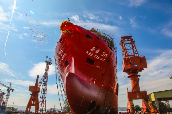 上海海洋石油兩艘新建船舶同時(shí)下水(圖1)